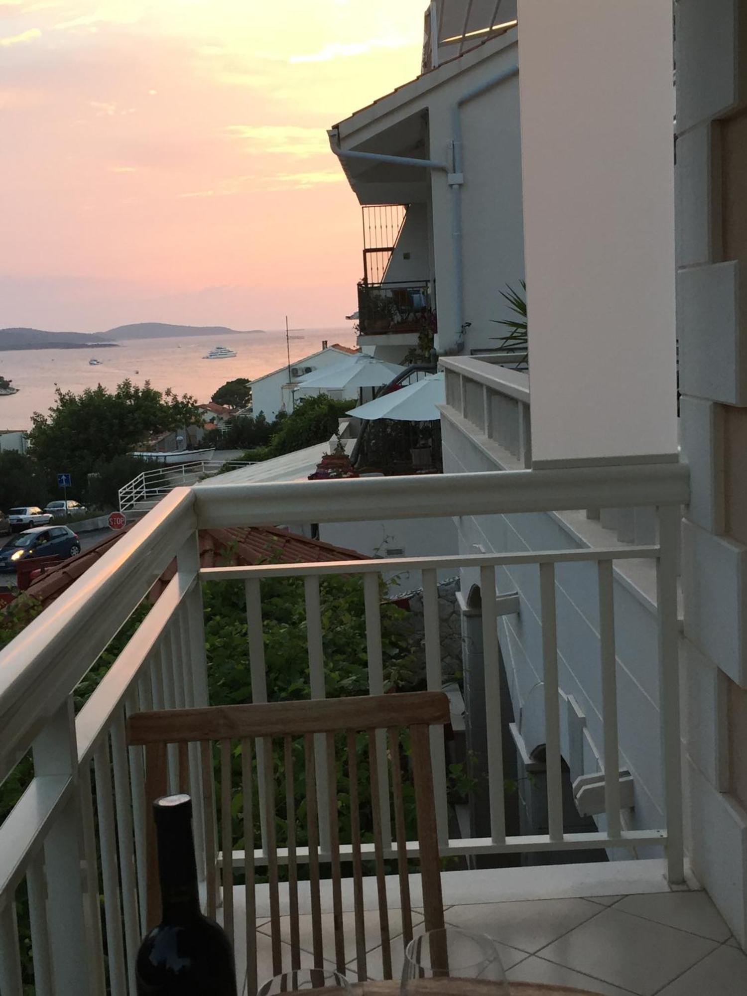 Apartments Jani Hvar Town Esterno foto